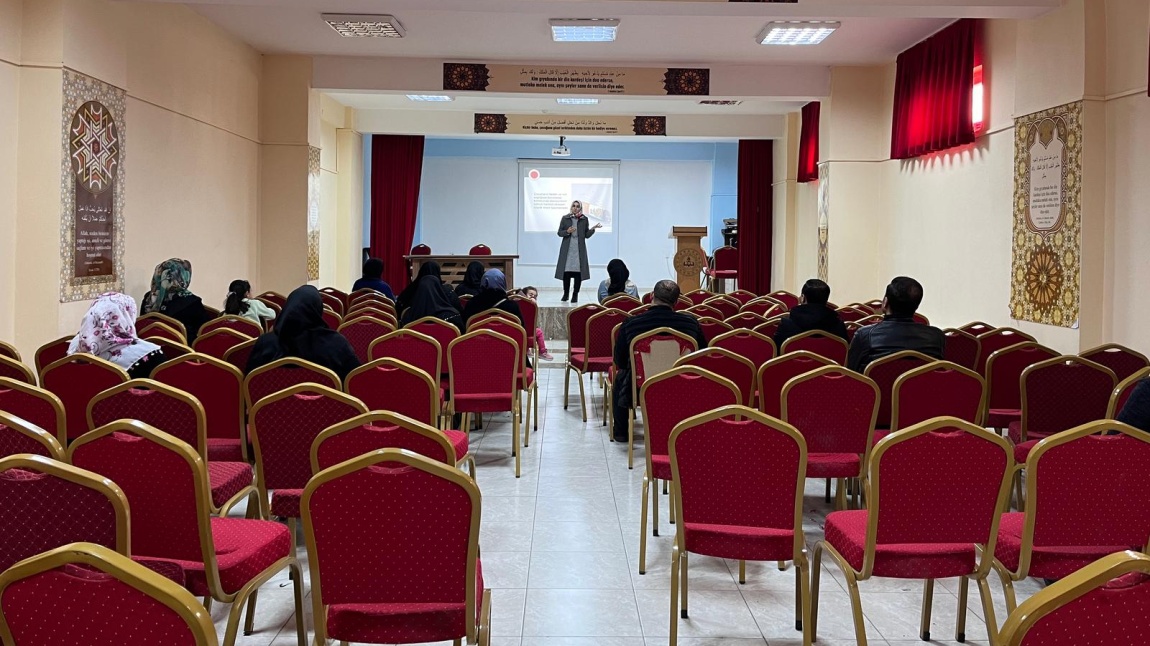 Öğrenci velilerimize bağımlılık ile ilgili Seminer Verildi.